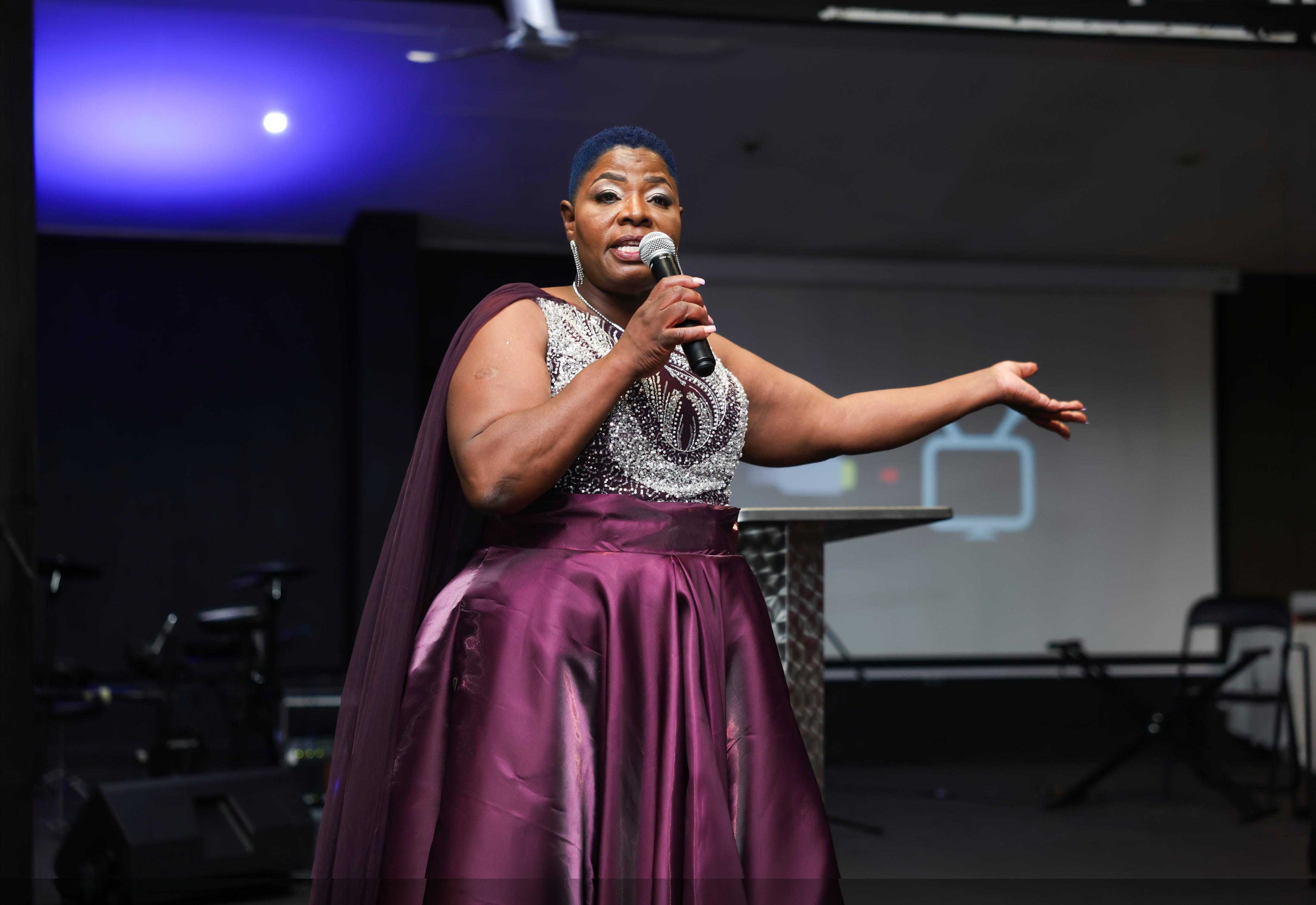 Speaker addressing women at a MamaJ event